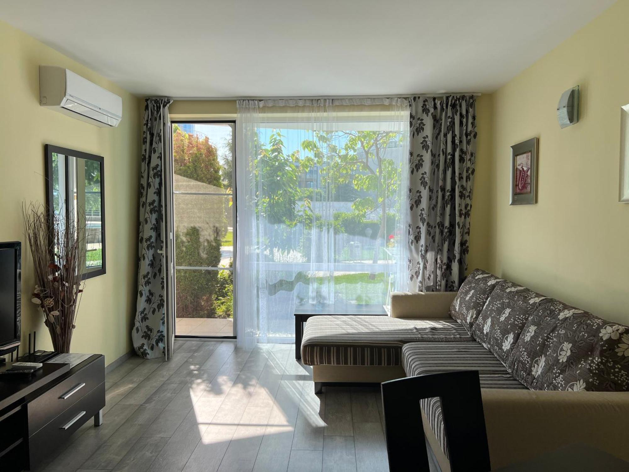 Apartment With Terrace In Spa Complex 부르가스 외부 사진
